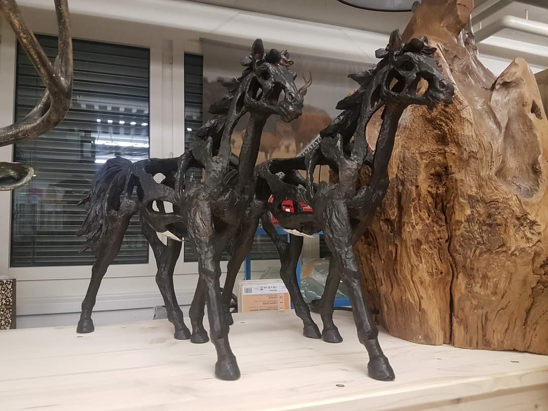 Pferdefigur aus Polyresin